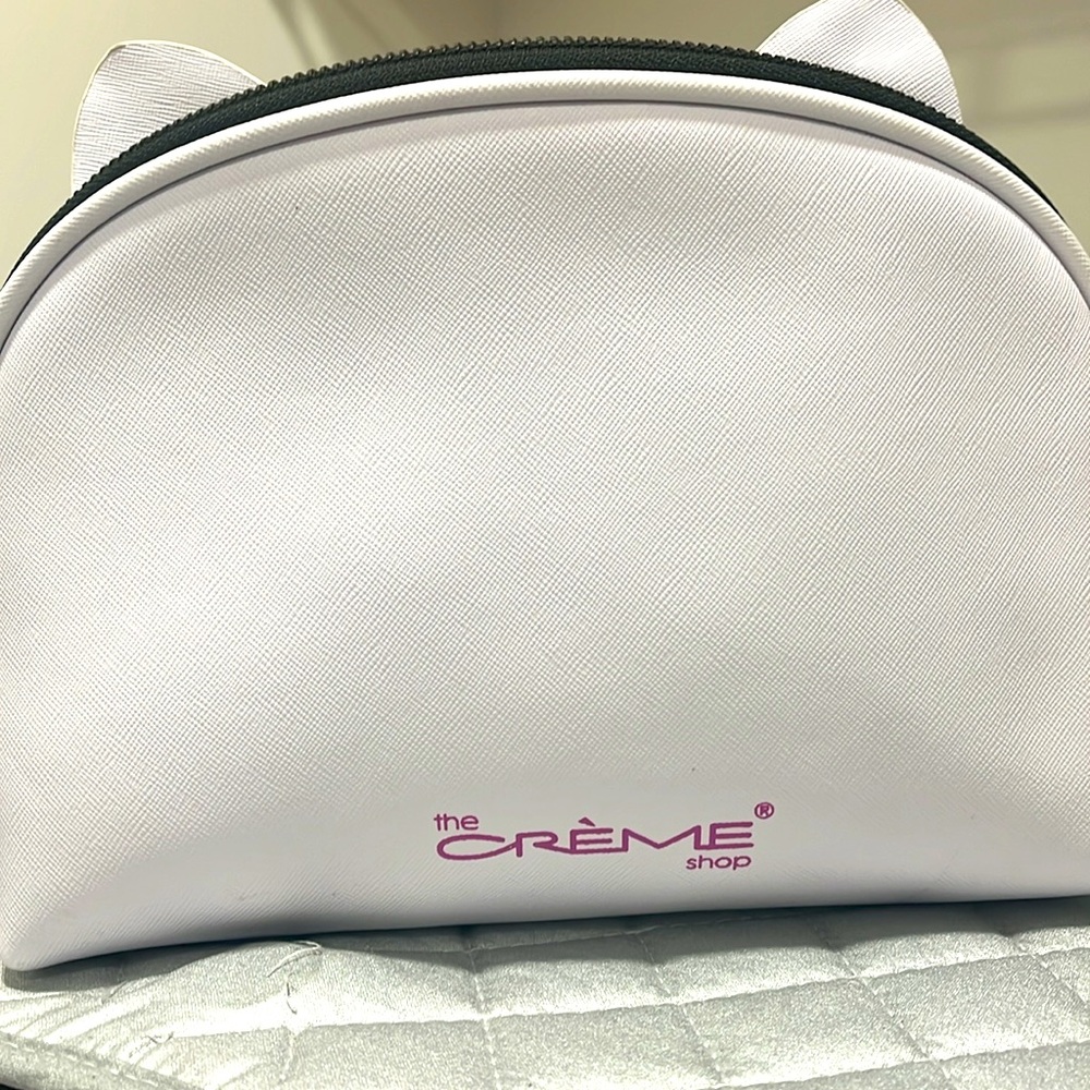 NWOt Hello Kitty White Cosmetic Bag - Picture 3 of 7
